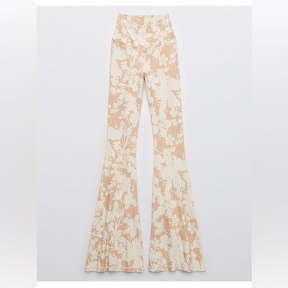 Aerie Offline Floral Super Flare Crossover Leggings - Picture 4 of 5